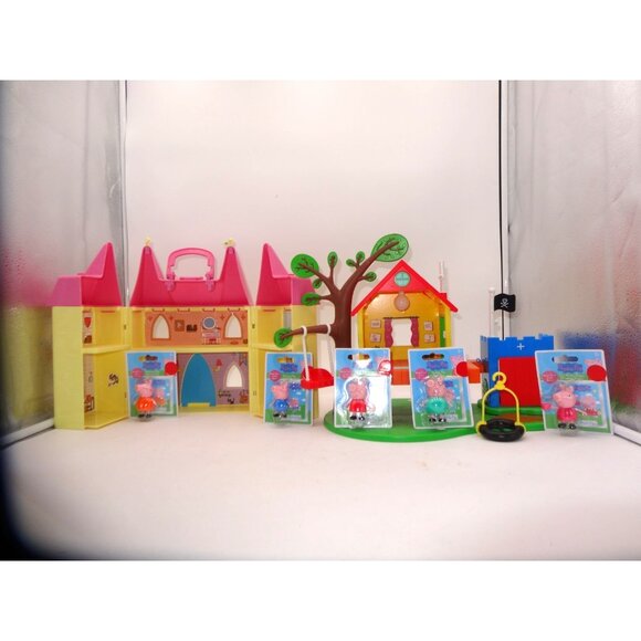 Peppa Pig's Princess Castle Deluxe Playset Peppa Pig & George Treehouse Playset - Picture 1 of 16